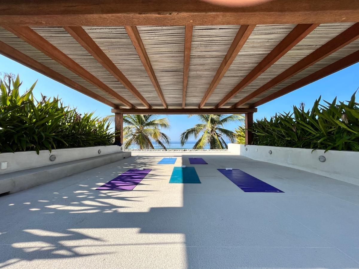 Marea Beachfront Villas Zihuatanejo Extérieur photo