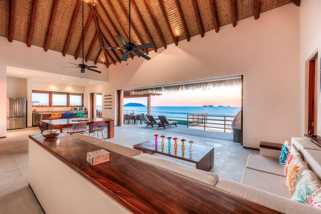 Marea Beachfront Villas Zihuatanejo Chambre photo