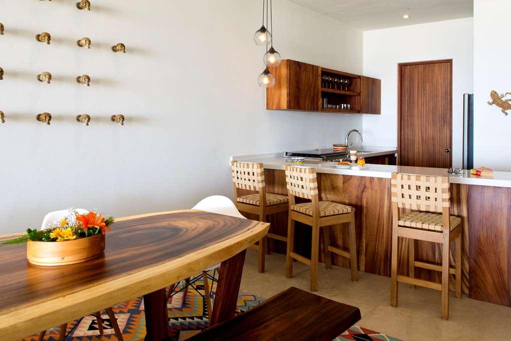 Marea Beachfront Villas Zihuatanejo Chambre photo