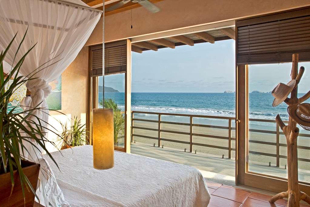 Marea Beachfront Villas Zihuatanejo Chambre photo