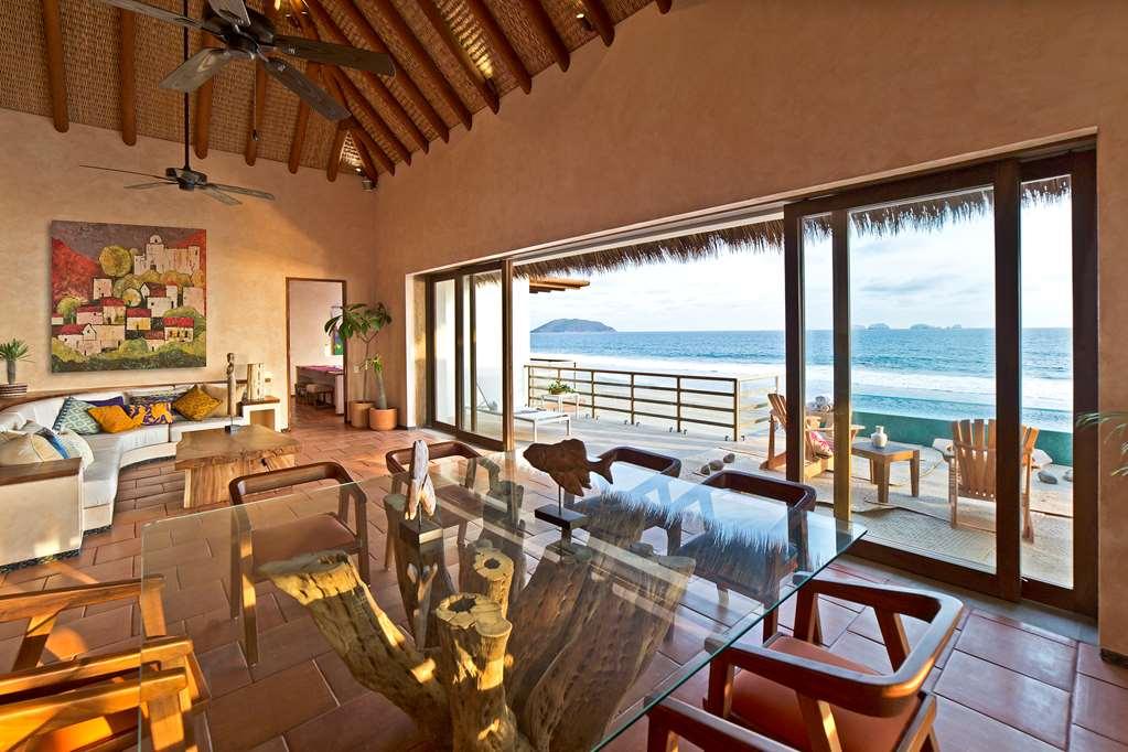 Marea Beachfront Villas Zihuatanejo Chambre photo