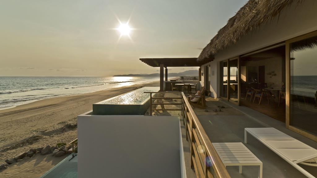 Marea Beachfront Villas Zihuatanejo Extérieur photo