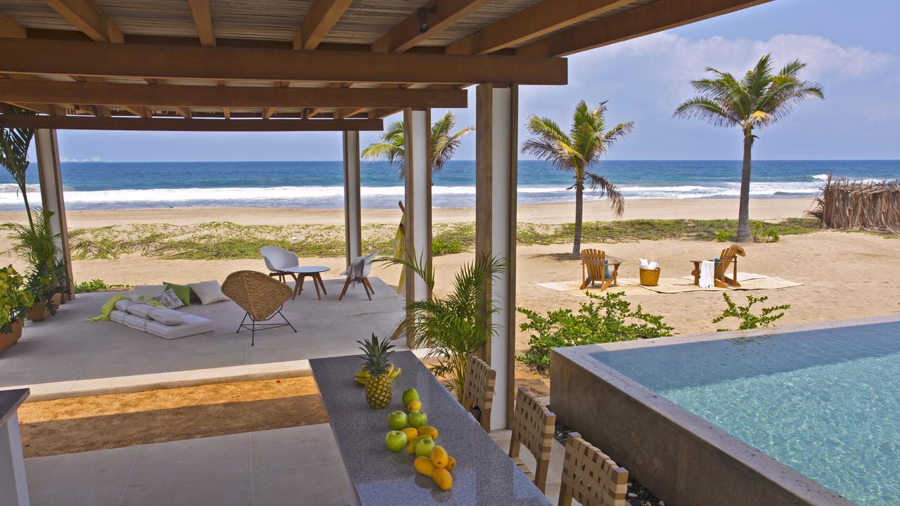 Marea Beachfront Villas Zihuatanejo Extérieur photo